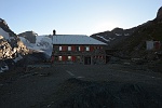 Il Sole sparisce dal Rifugio ma è ancora alto sulle vette.....
